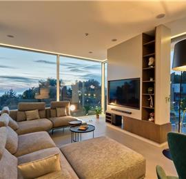 6 bedroom villa with pool and roof terrace, Sveti Stefan, sleeps 12